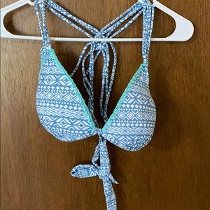 White and blue patterned top